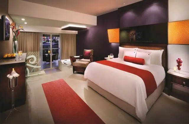 Hard Rock Hotel Casino Punta Cana habitacion con jacuzzi